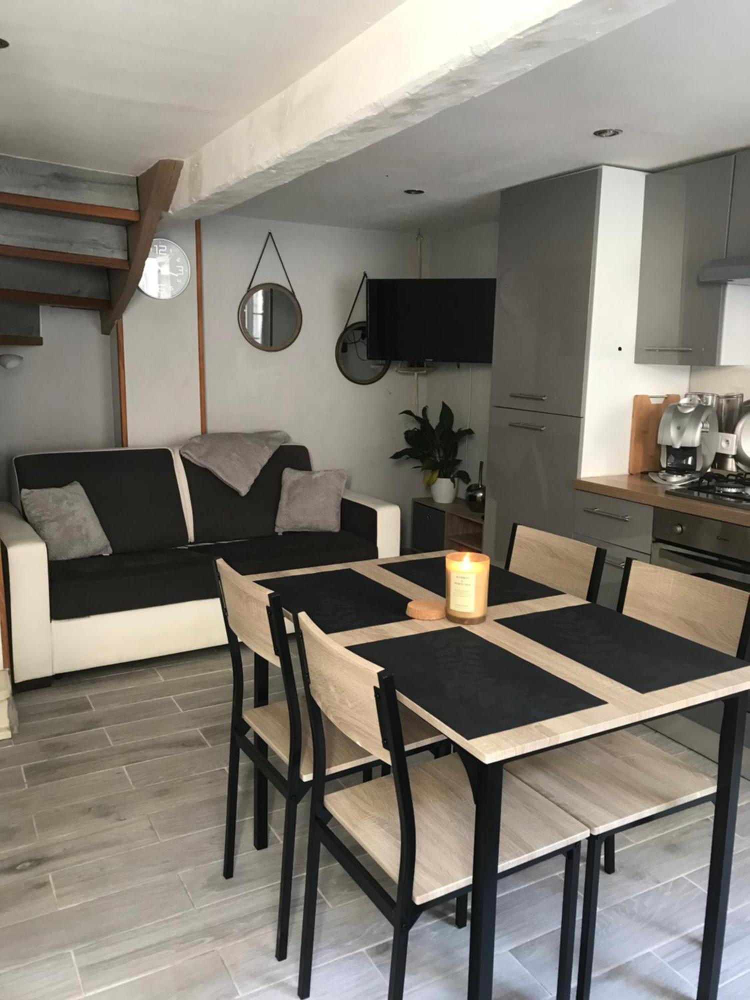 Petite Maison Chaleureuse リシュリュー エクステリア 写真